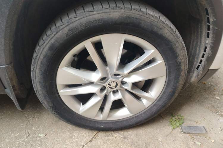 Used Skoda Kodiaq 2019 Facelifted TSI330 7-Seater Two-Wheel-Drive Luxury Enjoyment Edition China VI Standard Right Front Wheel Hub