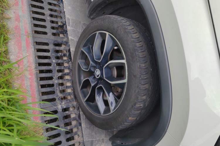 Used Skoda Kodiaq 2019 Facelifted TSI330 7-Seater Two-Wheel-Drive Luxury Enjoyment Edition China VI Standard Right Front Wheel Hub