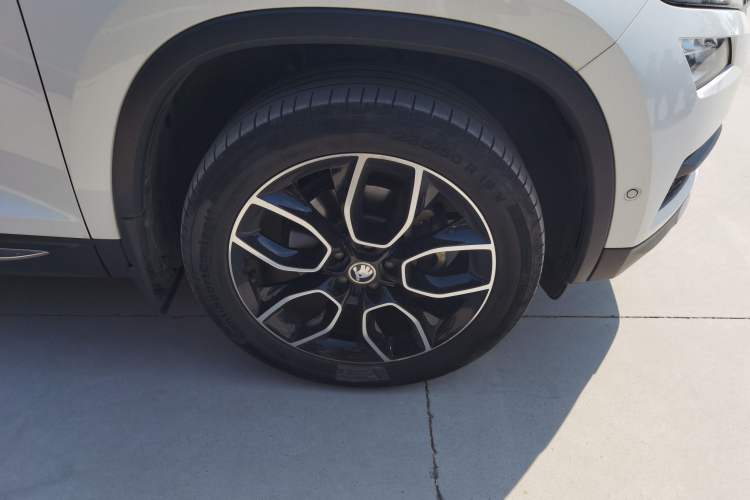 Used Skoda Kodiaq 2019 Facelifted TSI330 5-Seater Two-Wheel-Drive Luxury Enjoyment Edition China VI Standard Right Front Wheel Hub