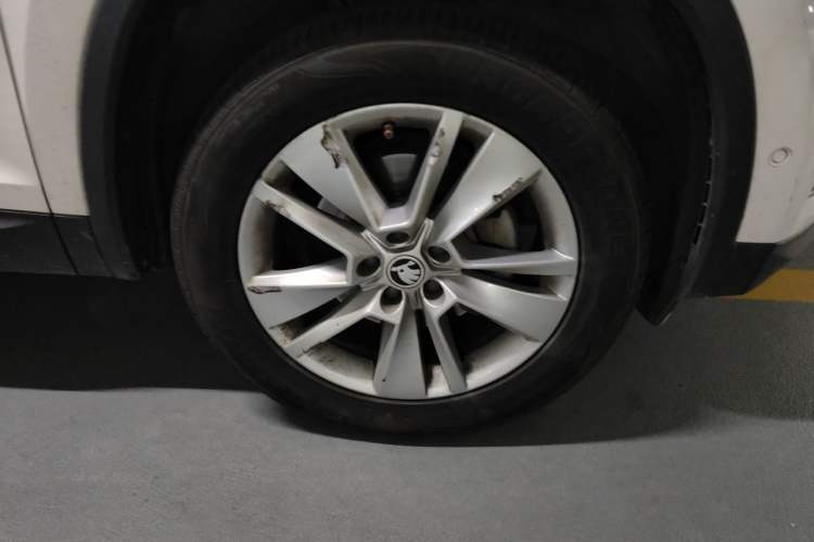 Used Skoda Kodiaq 2019 Facelifted TSI330 7-Seater Two-Wheel-Drive Luxury Enjoyment Edition China VI Standard Right Front Wheel Hub
