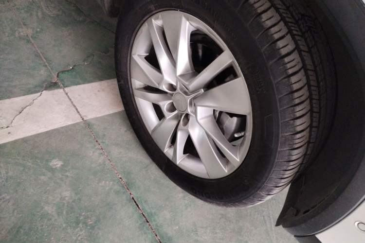 Used Skoda Kodiaq 2019 Facelifted TSI330 5-Seater Two-Wheel-Drive Luxury Enjoyment Edition China VI Standard Right Front Wheel Hub