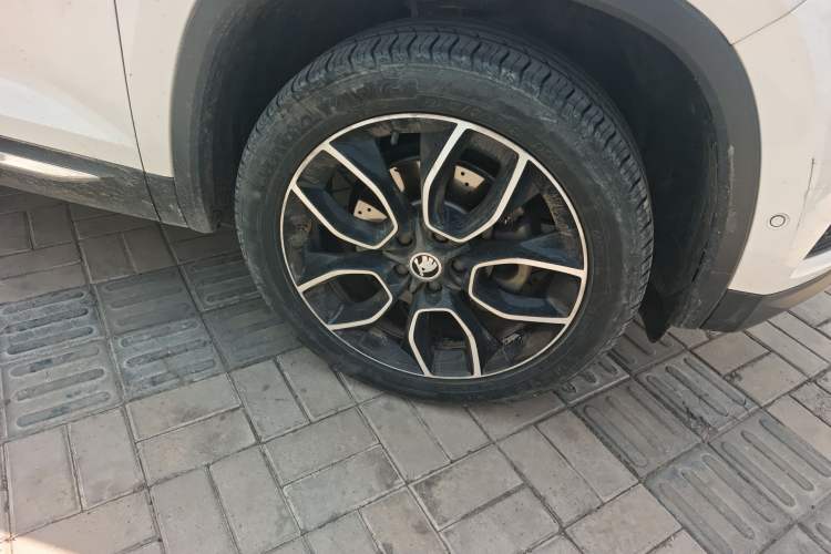 Used Skoda Kodiaq 2019 Facelifted TSI330 7-Seater Two-Wheel-Drive Luxury Enjoyment Edition China VI Standard Right Front Wheel Hub