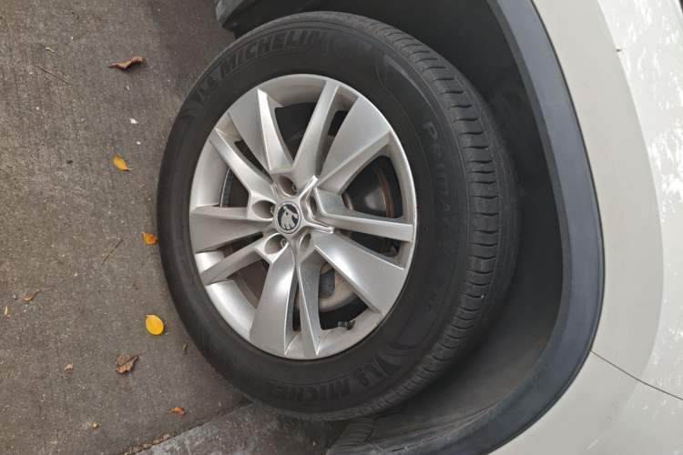 Used Skoda Kodiaq 2019 Facelifted TSI330 5-Seater Two-Wheel-Drive Luxury Enjoyment Edition China VI Standard Right Front Wheel Hub