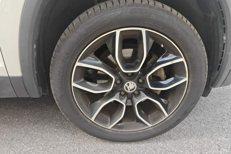 Used Skoda Kodiaq 2019 Facelifted TSI330 7-Seater Two-Wheel-Drive Luxury Enjoyment Edition China VI Standard Right Front Wheel Hub