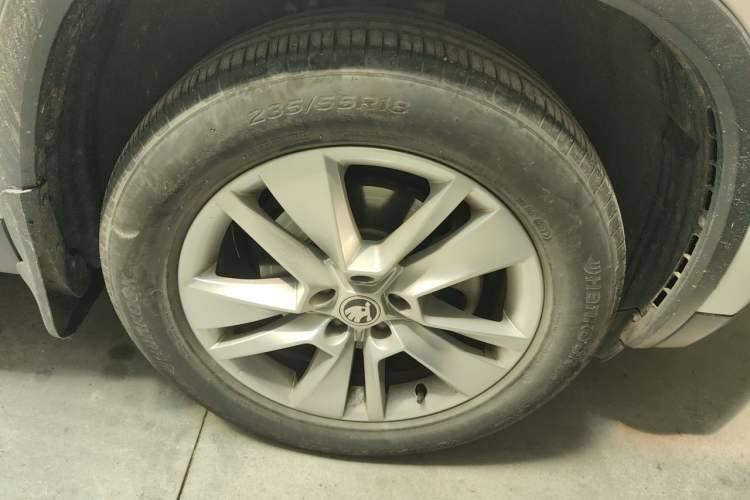 Used Skoda Kodiaq 2019 Facelifted TSI330 7-Seater Two-Wheel-Drive Luxury Enjoyment Edition China VI Standard Right Front Wheel Hub