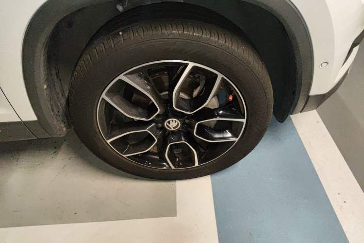 Used Skoda Kodiaq 2019 Facelifted TSI330 5-Seater Two-Wheel-Drive Luxury Enjoyment Edition China VI Standard Right Front Wheel Hub