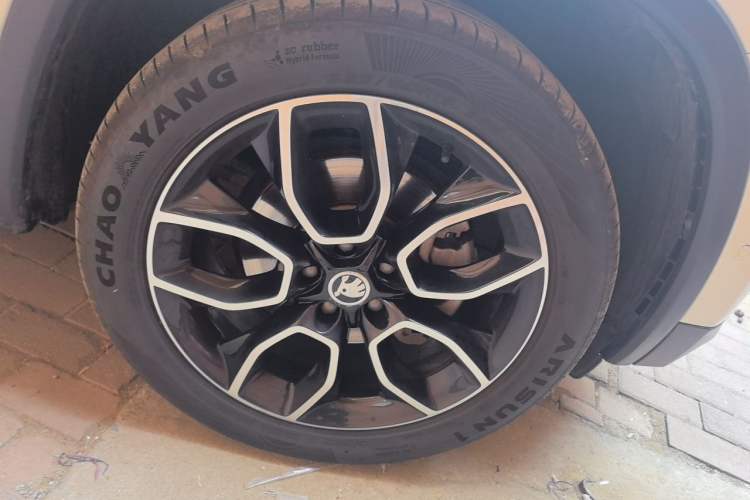 Used Skoda Kodiaq 2019 TSI380 7-Seater Four-Wheel Drive Luxury Enjoyment Edition China V Standard Right Front Wheel Hub