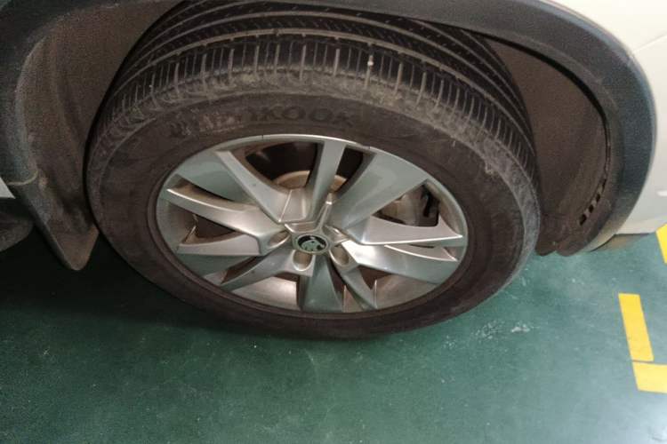Used Skoda Kodiaq 2019 Facelifted TSI330 5-Seater Two-Wheel-Drive Luxury Enjoyment Edition China VI Standard Right Front Wheel Hub
