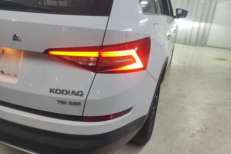 Used Skoda Kodiaq 2019 Facelifted TSI330 5-Seater Two-Wheel-Drive Luxury Enjoyment Edition China VI Standard Right Rear Taillight
