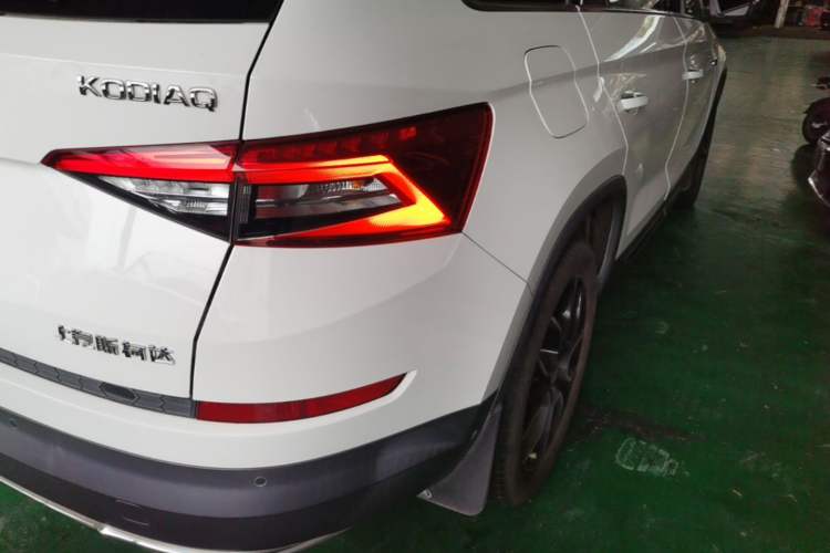 Used Skoda Kodiaq 2019 TSI330 7-Seater Two-Wheel-Drive Luxury Enjoyment Edition China VI Standard Right Rear Taillight
