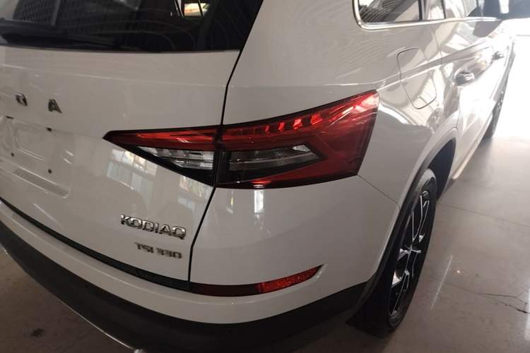 Used Skoda Kodiaq 2019 Facelifted TSI330 7-Seater Two-Wheel-Drive Luxury Enjoyment Edition China VI Standard Right Rear Taillight