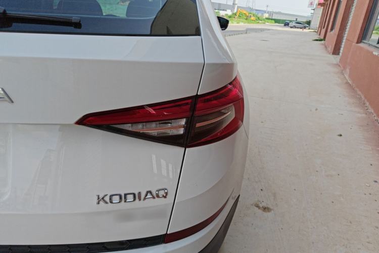 Used Skoda Kodiaq 2019 Facelifted TSI330 7-Seater Two-Wheel-Drive Luxury Enjoyment Edition China VI Standard Right Rear Taillight
