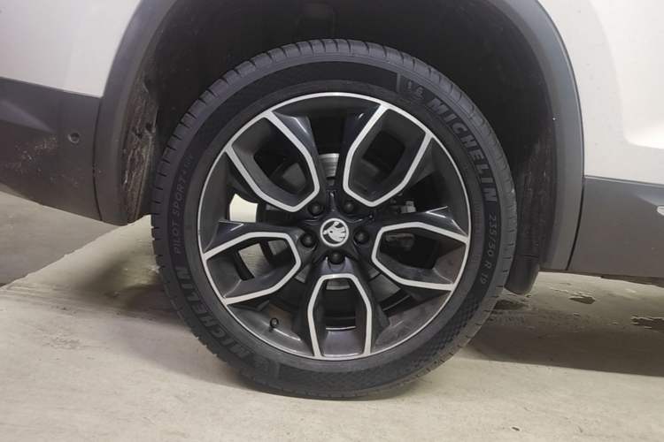 Used Skoda Kodiaq 2019 Facelifted TSI330 5-Seater Two-Wheel-Drive Luxury Enjoyment Edition China VI Standard Right Rear Wheel Hub
