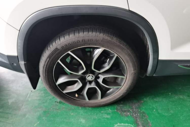 Used Skoda Kodiaq 2019 TSI330 7-Seater Two-Wheel-Drive Luxury Enjoyment Edition China VI Standard Right Rear Wheel Hub