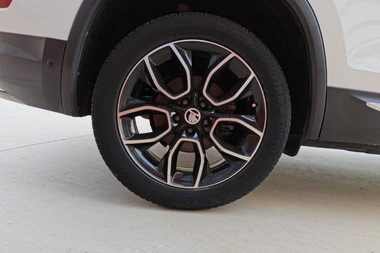 Used Skoda Kodiaq 2019 Facelifted TSI330 7-Seater Two-Wheel-Drive Luxury Enjoyment Edition China VI Standard Right Rear Wheel Hub