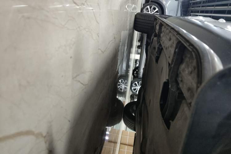 Used Skoda Kodiaq 2019 Facelifted TSI330 5-Seater Two-Wheel-Drive Luxury Enjoyment Edition China VI Standard Right Side Sill