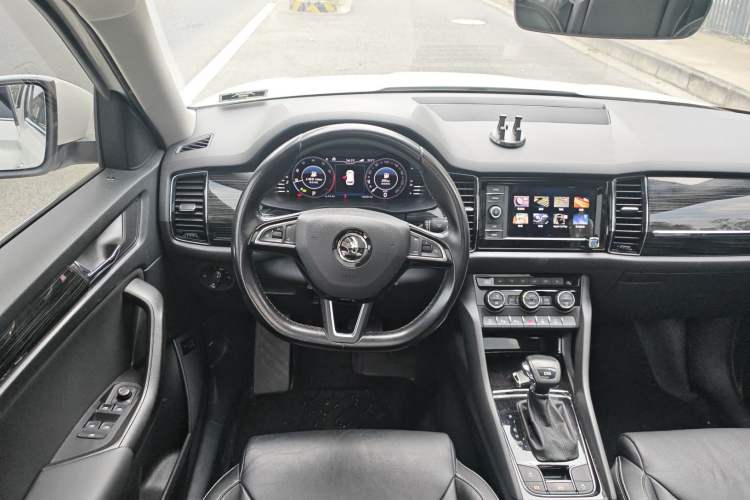 Used Skoda Kodiaq 2019 Facelifted TSI330 7-Seater Two-Wheel-Drive Luxury Enjoyment Edition China VI Standard Steering Wheel