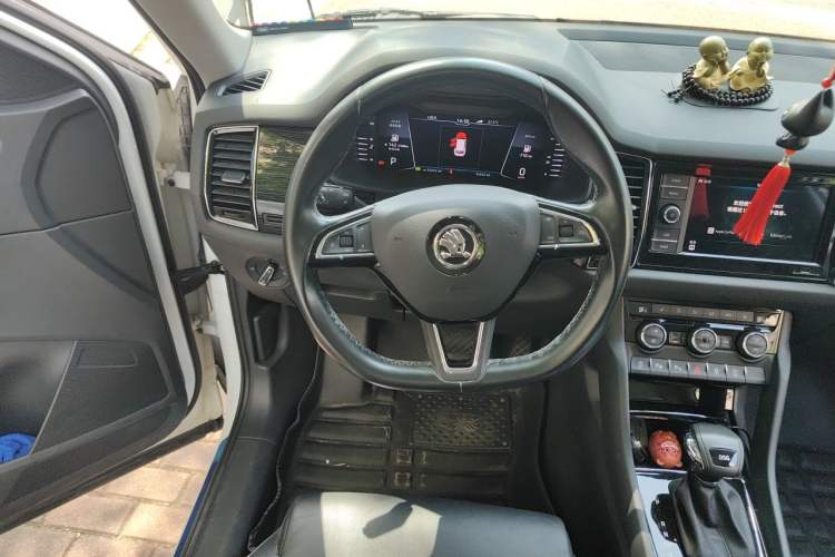 Used Skoda Kodiaq 2019 Facelifted TSI330 5-Seater Two-Wheel-Drive Luxury Enjoyment Edition China V Emission Standard Steering Wheel