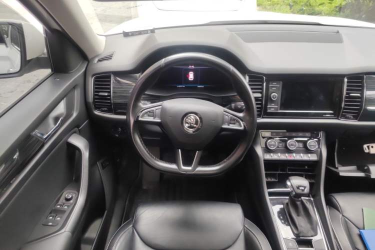 Used Skoda Kodiaq 2019 Facelifted TSI330 7-Seater Two-Wheel-Drive Luxury Enjoyment Edition China VI Standard Steering Wheel