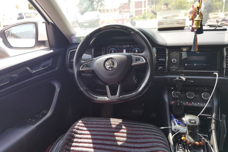 Used Skoda Kodiaq 2019 Facelifted TSI330 5-Seater Two-Wheel-Drive Luxury Enjoyment Edition China VI Standard Steering Wheel