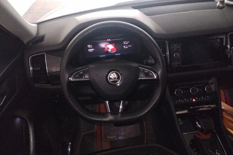 Used Skoda Kodiaq 2019 Facelifted TSI330 5-Seater Two-Wheel-Drive Luxury Enjoyment Edition China VI Standard Steering Wheel