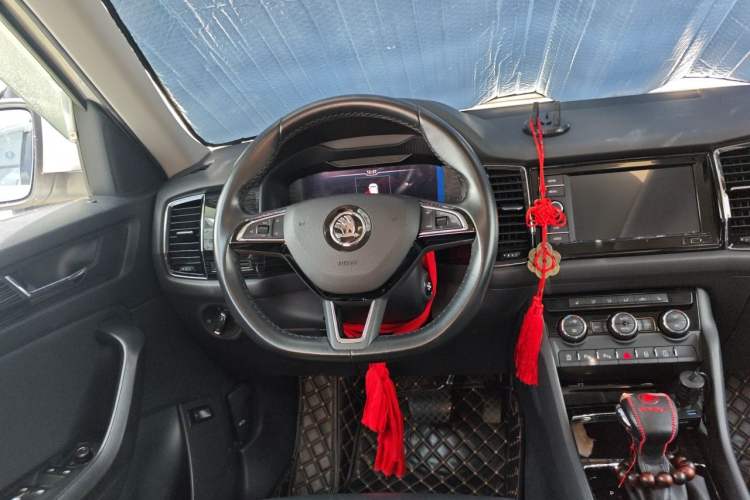 Used Skoda Kodiaq 2019 Facelifted TSI330 7-Seater Two-Wheel-Drive Luxury Enjoyment Edition China VI Standard Steering Wheel