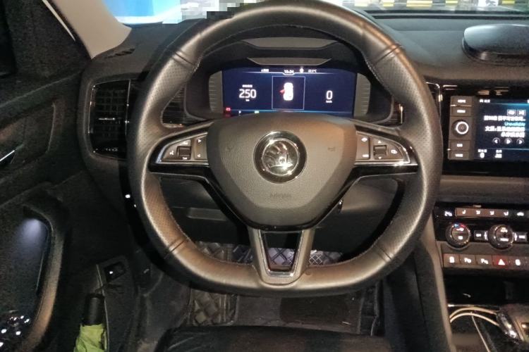 Used Skoda Kodiaq 2019 Facelifted TSI330 5-Seater Two-Wheel-Drive Luxury Enjoyment Edition China VI Standard Steering Wheel