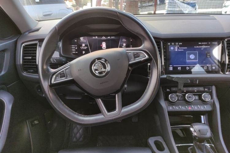 Used Skoda Kodiaq 2019 Facelifted TSI330 5-Seater Two-Wheel-Drive Luxury Enjoyment Edition China VI Standard Steering Wheel