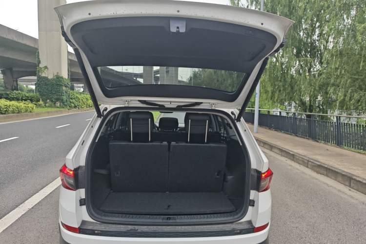 Used Skoda Kodiaq 2019 Facelifted TSI330 7-Seater Two-Wheel-Drive Luxury Enjoyment Edition China VI Standard Trunk