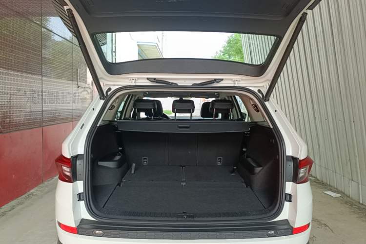 Used Skoda Kodiaq 2019 Facelifted TSI330 7-Seater Two-Wheel-Drive Luxury Enjoyment Edition China VI Standard Trunk