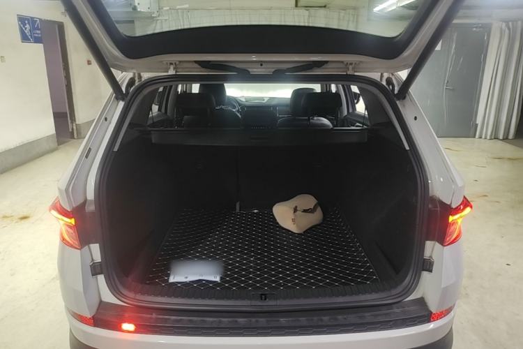 Used Skoda Kodiaq 2019 Facelifted TSI330 5-Seater Two-Wheel-Drive Luxury Enjoyment Edition China VI Standard Trunk