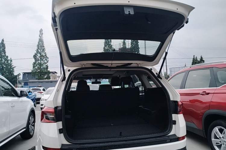 Used Skoda Kodiaq 2019 Restyled TSI330 7-Seater Two-Wheel Drive Comfort Edition China VI Standard Trunk