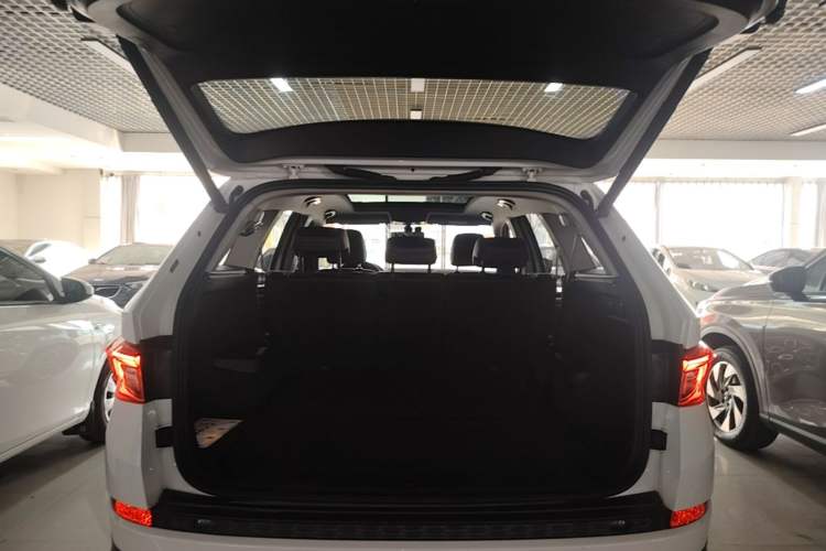 Used Skoda Kodiaq 2019 Facelifted TSI330 7-Seater Two-Wheel-Drive Luxury Enjoyment Edition China VI Standard Trunk