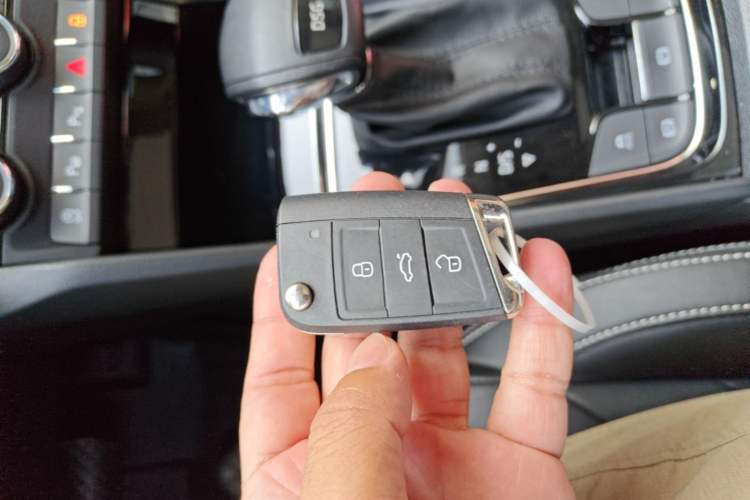 Used Skoda Kodiaq 2019 Facelifted TSI330 7-Seater Two-Wheel-Drive Luxury Enjoyment Edition China VI Standard Vehicle Key