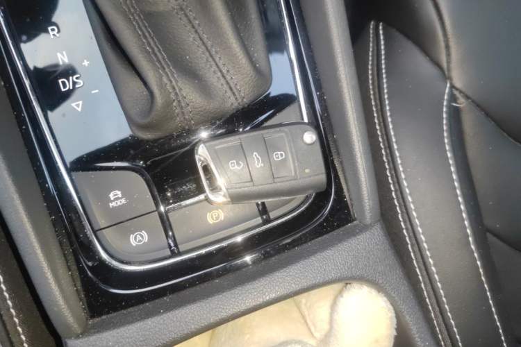 Used Skoda Kodiaq 2019 Facelifted TSI330 5-Seater Two-Wheel-Drive Luxury Enjoyment Edition China VI Standard Vehicle Key