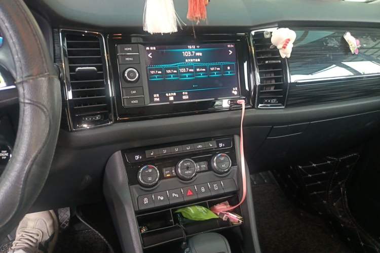 Used Skoda Kodiaq 2019 Facelifted TSI330 5-Seater Two-Wheel-Drive Luxury Enjoyment Edition China VI Standard Audio And AC Panel