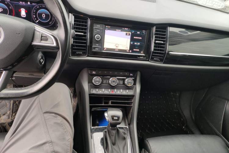 Used Skoda Kodiaq 2019 Facelifted TSI330 5-Seater Two-Wheel-Drive Luxury Enjoyment Edition China VI Standard Audio And AC Panel