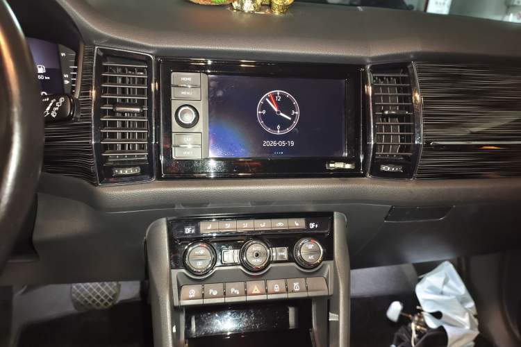 Used Skoda Kodiaq 2019 Facelifted TSI330 7-Seater Two-Wheel-Drive Luxury Enjoyment Edition China VI Standard Audio And AC Panel