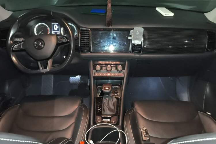 Used Skoda Kodiaq 2019 Facelifted TSI330 7-Seater Two-Wheel-Drive Deluxe Enjoyment Version China V Emission Standard Center Console