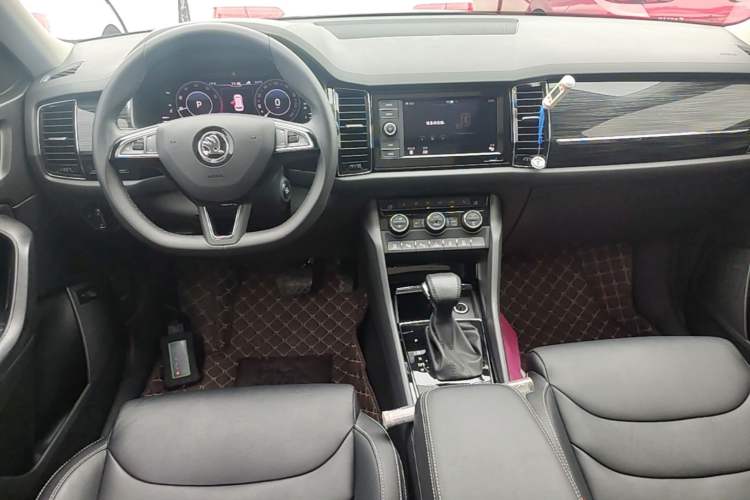 Used Skoda Kodiaq 2019 Facelifted TSI330 7-Seater Two-Wheel-Drive Luxury Enjoyment Edition China VI Standard Center Console