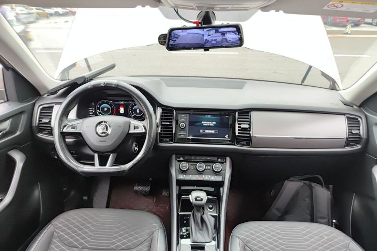Used Skoda Kodiaq 2019 Restyled TSI330 5-Seater Two-Wheel Drive Comfort Version China VI Standard Center Console