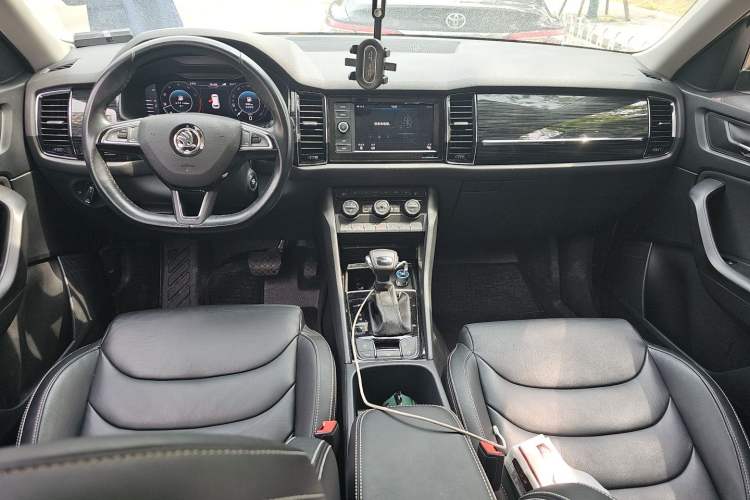 Used Skoda Kodiaq 2019 Facelifted TSI330 7-Seater Two-Wheel-Drive Luxury Enjoyment Edition China VI Standard Center Console