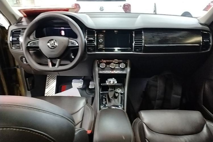 Used Skoda Kodiaq 2019 Facelifted TSI330 7-Seater Two-Wheel-Drive Luxury Enjoyment Edition China VI Standard Center Console