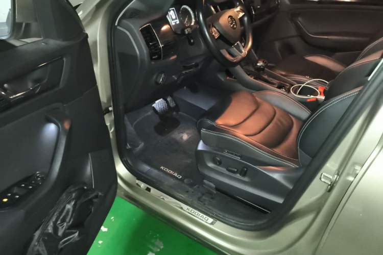 Used Skoda Kodiaq 2019 Facelifted TSI330 7-Seater Two-Wheel-Drive Deluxe Enjoyment Version China V Emission Standard Driver Seat