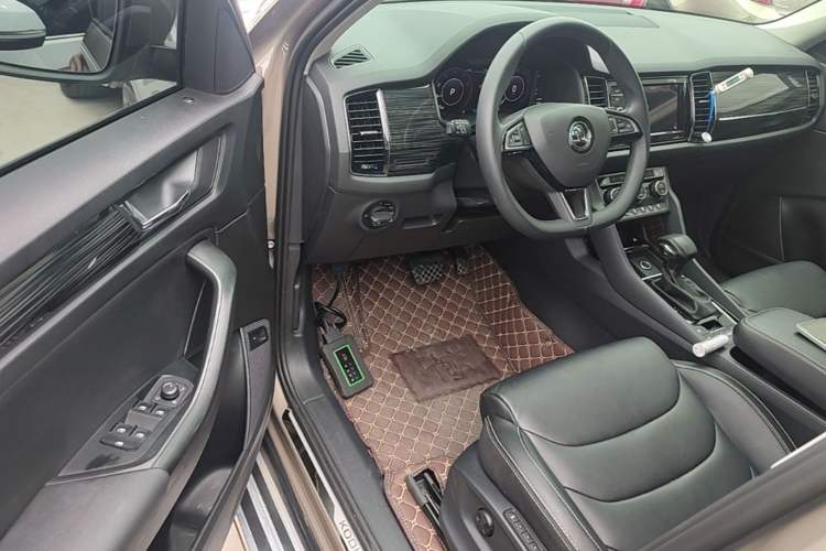 Used Skoda Kodiaq 2019 Facelifted TSI330 7-Seater Two-Wheel-Drive Luxury Enjoyment Edition China VI Standard Driver Seat