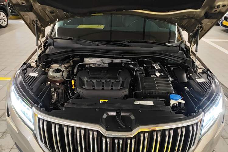 Used Skoda Kodiaq 2019 Facelifted TSI330 7-Seater Two-Wheel-Drive Luxury Enjoyment Edition China VI Standard Engine Bay