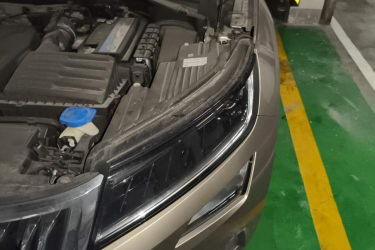Used Skoda Kodiaq 2019 Facelifted TSI330 7-Seater Two-Wheel-Drive Deluxe Enjoyment Version China V Emission Standard Engine Bay Left