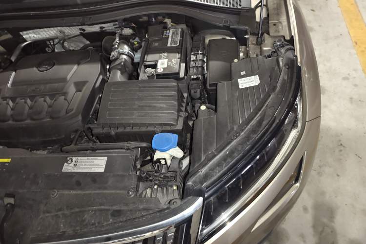 Used Skoda Kodiaq 2019 Facelifted TSI330 7-Seater Two-Wheel-Drive Luxury Enjoyment Edition China VI Standard Engine Bay Left