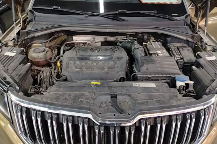 Used Skoda Kodiaq 2019 Facelifted TSI330 7-Seater Two-Wheel-Drive Luxury Enjoyment Edition China VI Standard Engine Bay