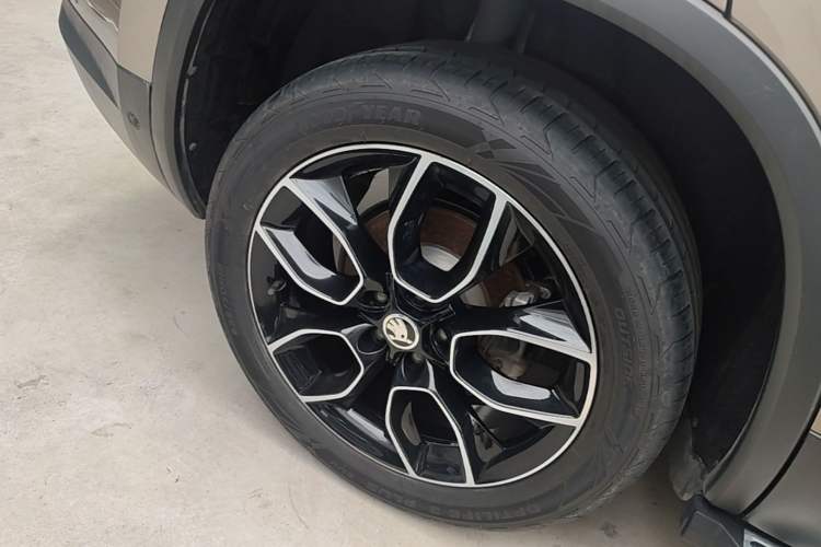 Used Skoda Kodiaq 2019 Facelifted TSI330 7-Seater Two-Wheel-Drive Luxury Enjoyment Edition China VI Standard Exterior 5